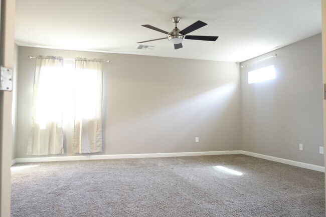 Building Photo - (Vail) Spacious 5 bedroom 3 bath house!