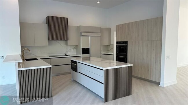 Building Photo - 2550 Jardin Terrace