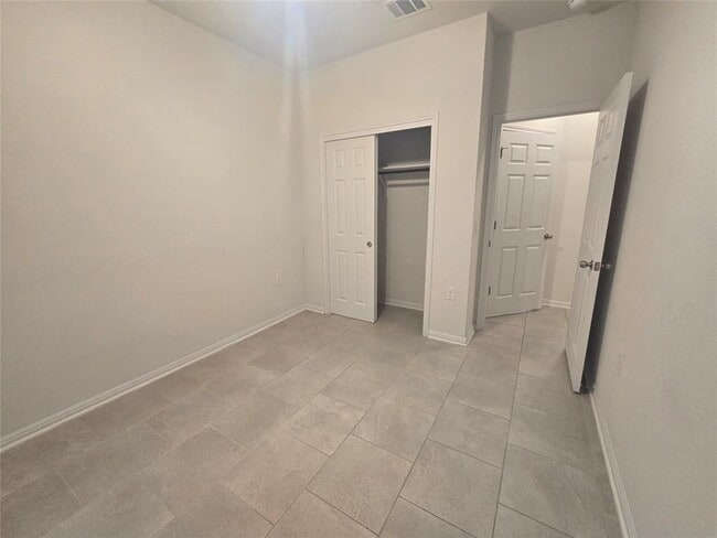 Building Photo - 520 Falkland Trace