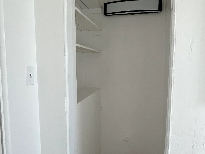 Building Photo - 646 N Desert Ave