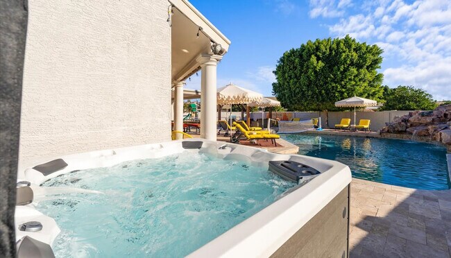 Building Photo - 2431 E Laurel St