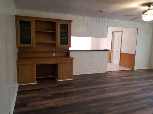 Building Photo - 1042 Creekmont Dr