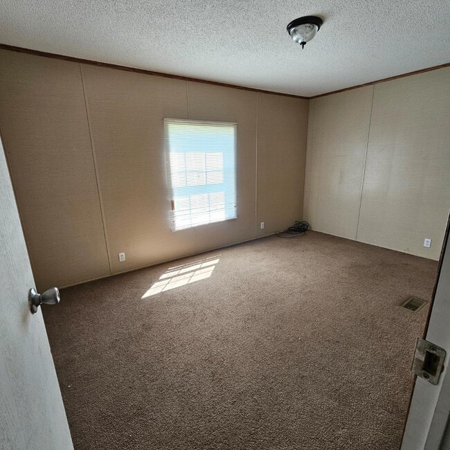 Building Photo - 318 St Charles Bypass