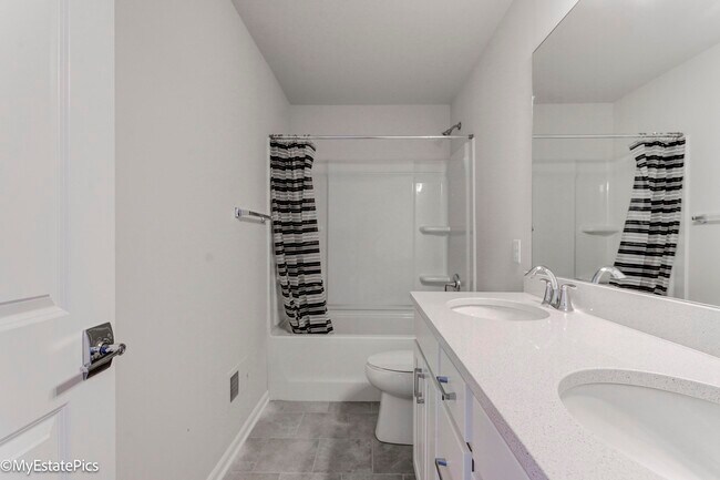 Building Photo - 2780 Riverview Ln