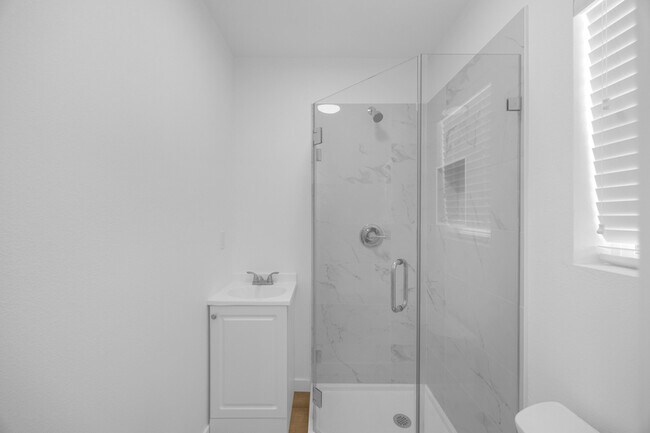 Building Photo - 308 N Catalina Ave