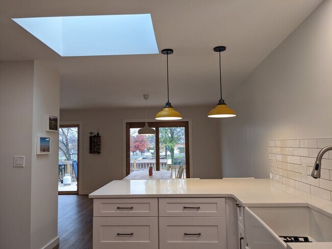 Building Photo - 26 Forest Hill Dr