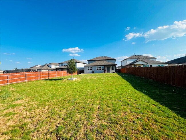 Building Photo - 15220 Holloway Dr