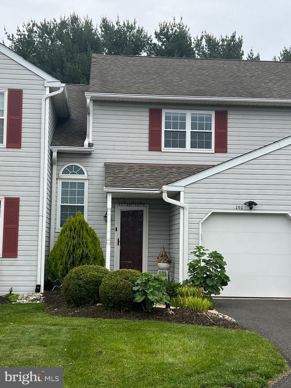 Building Photo - 202 Essex Ct
