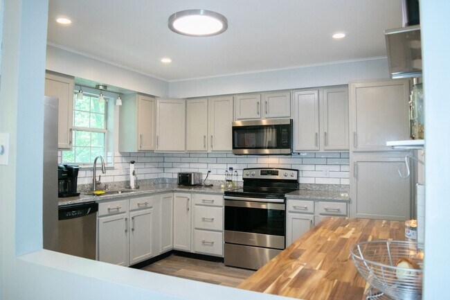 Building Photo - 1412 Marconi Dr