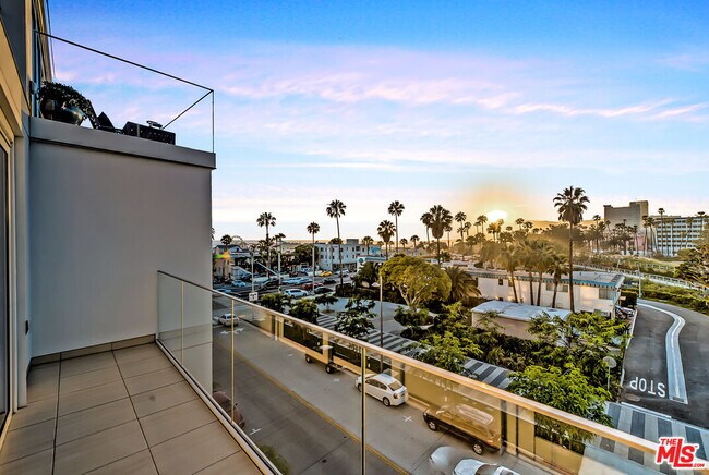 Building Photo - 1705 Ocean Ave