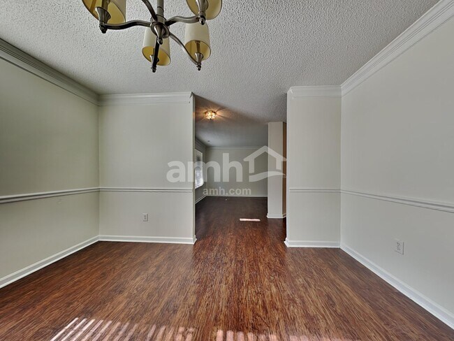 Building Photo - 6527 Forest Cross Dr