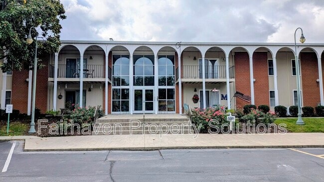 Primary Photo - 500 River St