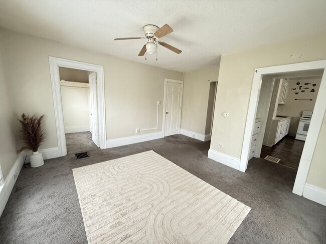 Building Photo - 311 W Mason St