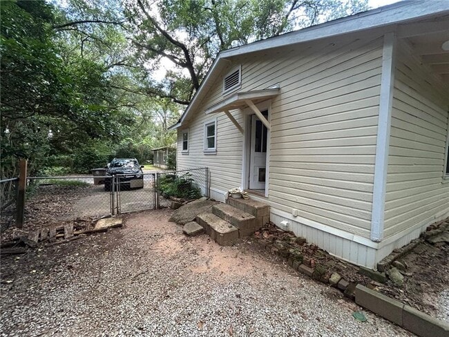 Building Photo - 909 Pansy Ct