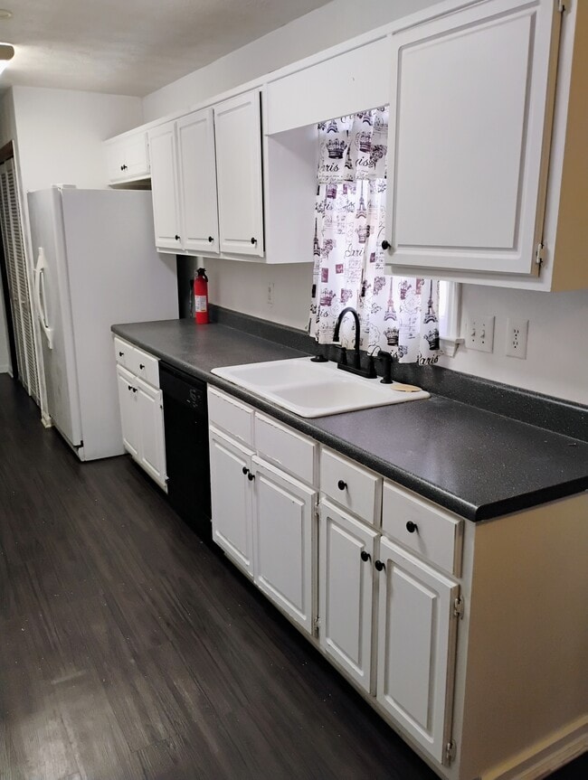 Building Photo - 629 Chatham Trail