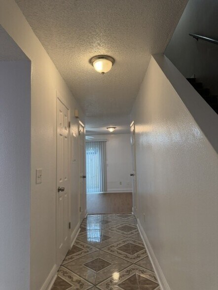 Building Photo - 3430 Sunrise Villas Ct N