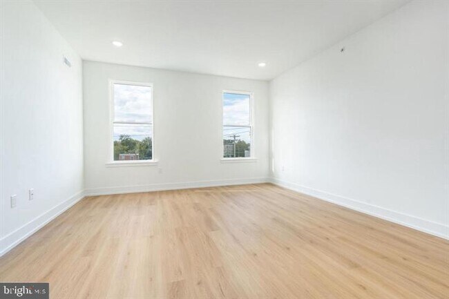 Building Photo - 737 N 42nd St