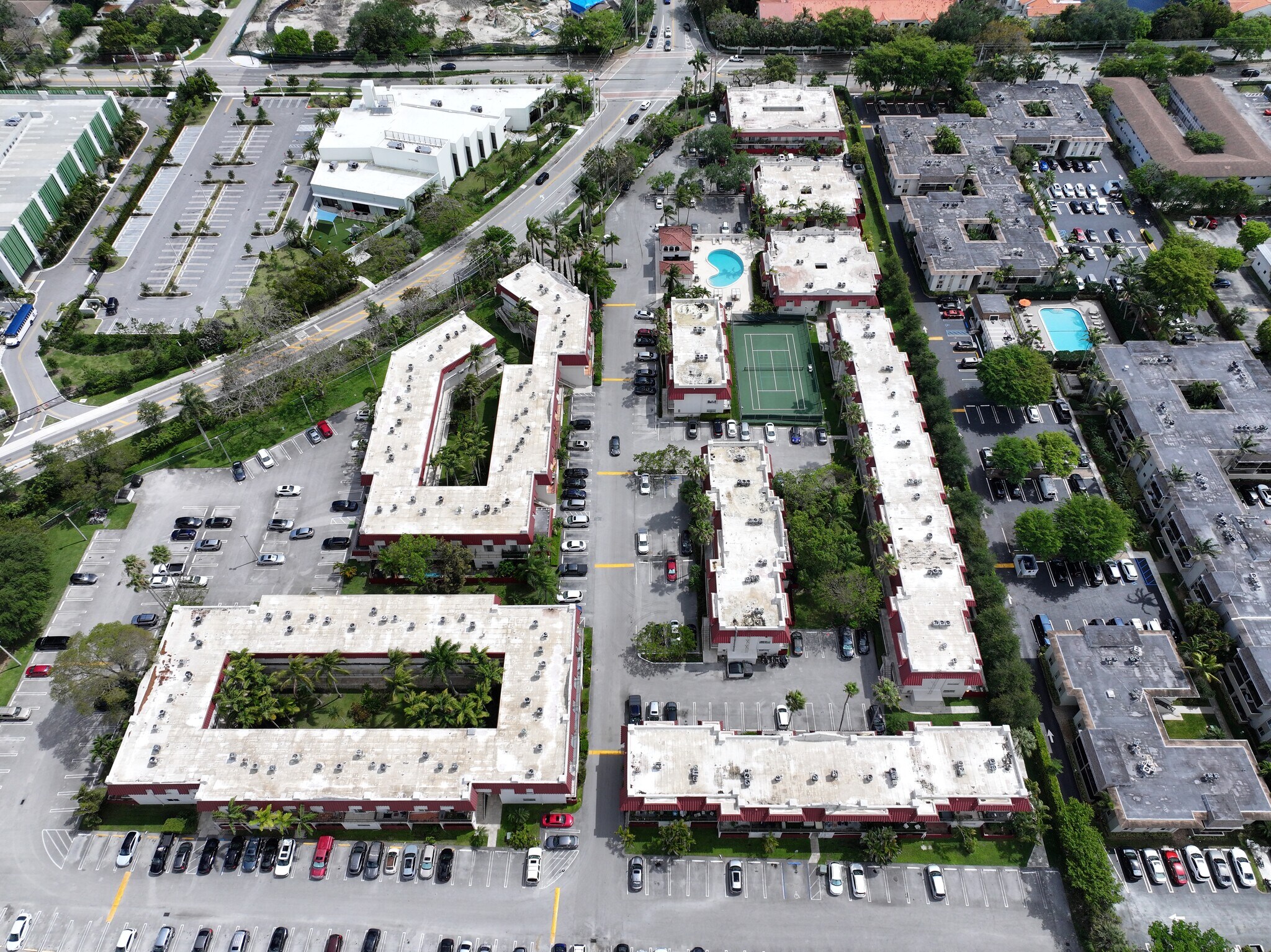 Building Photo - 6707 N Kendall Dr