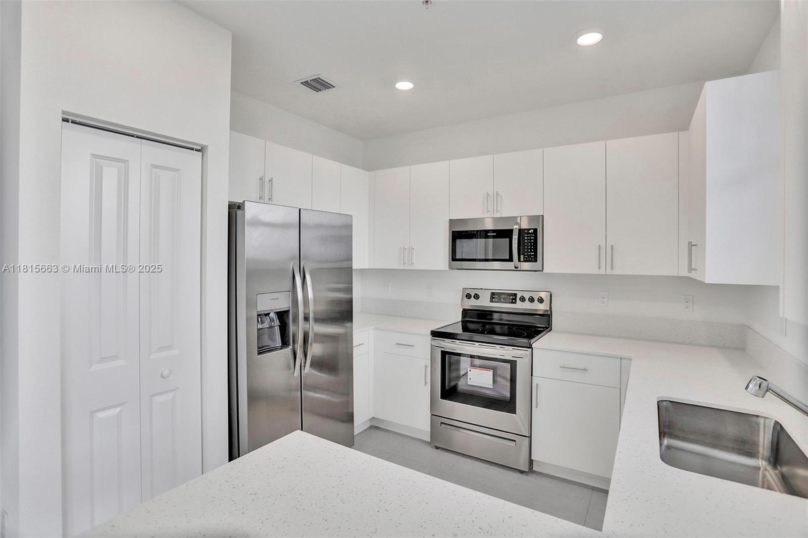 Building Photo - 252 SW 159th Ter