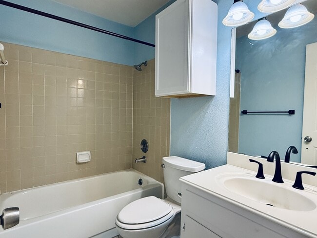 Building Photo - 621 Luther Dr