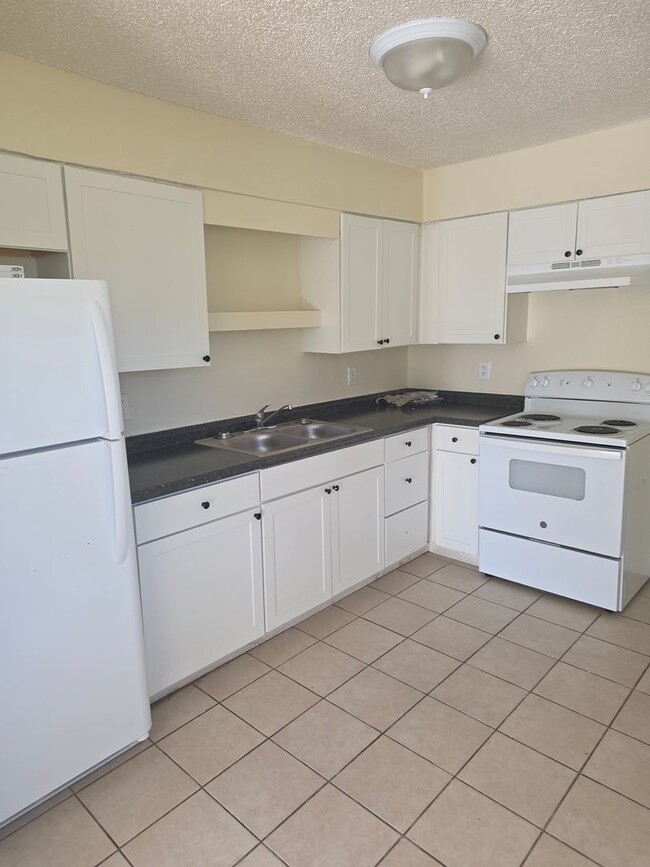 Building Photo - 3/2 DUPLEX