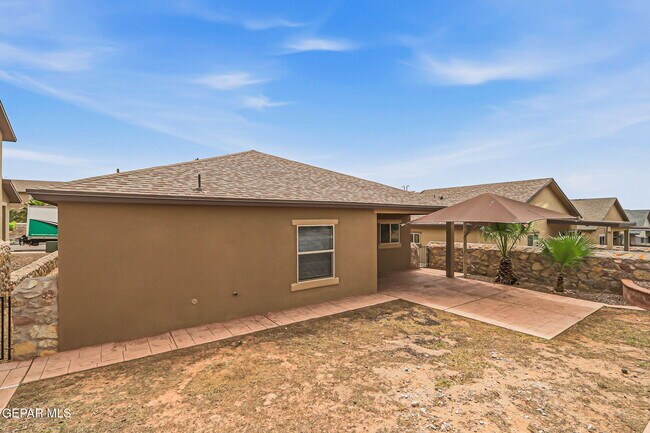 Building Photo - 7533 Red Cedar Dr