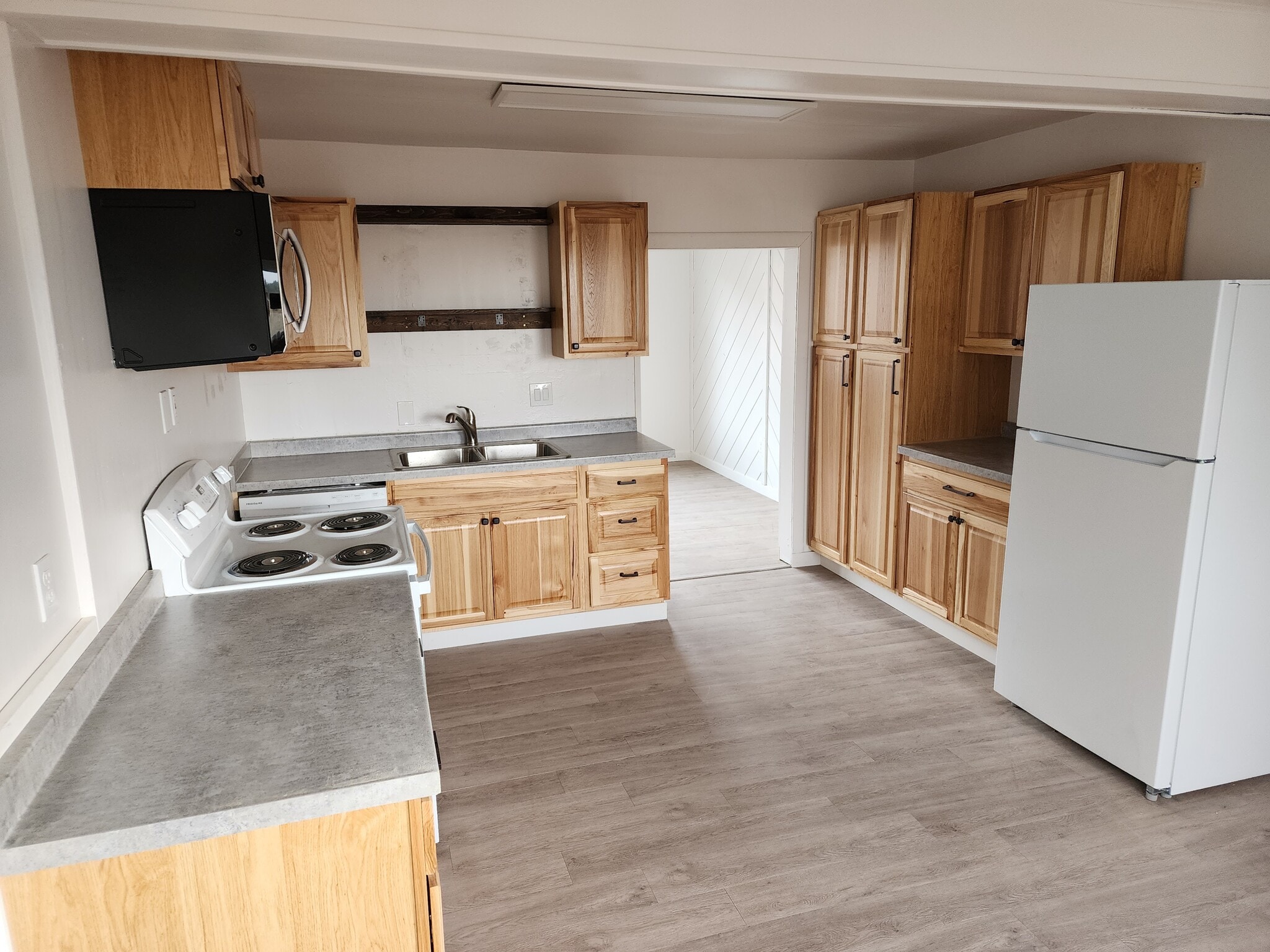 Kitchen 1 - 4988 Weyerhaeuser Rd