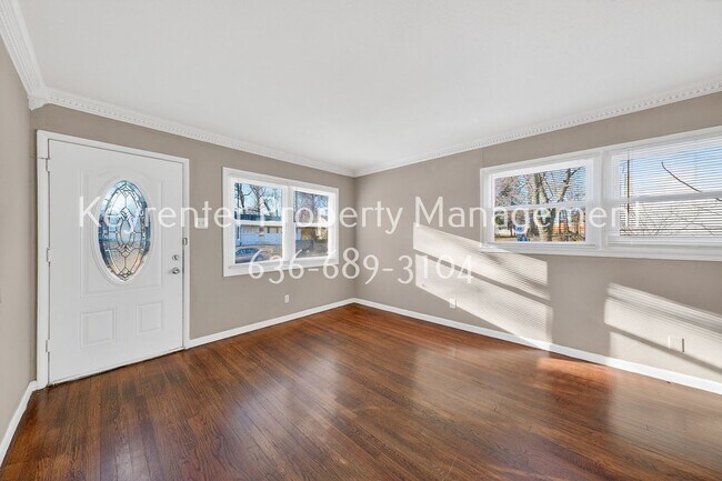 Building Photo - Spacious 3-Bedroom Home with Large Yard – Section 8 Welcome