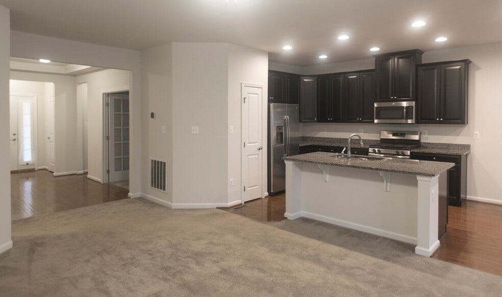 Building Photo - 771 Ravenwood Dr