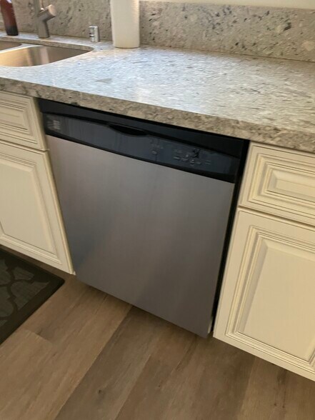 Dishwasher included - 6227 Atoll Ave