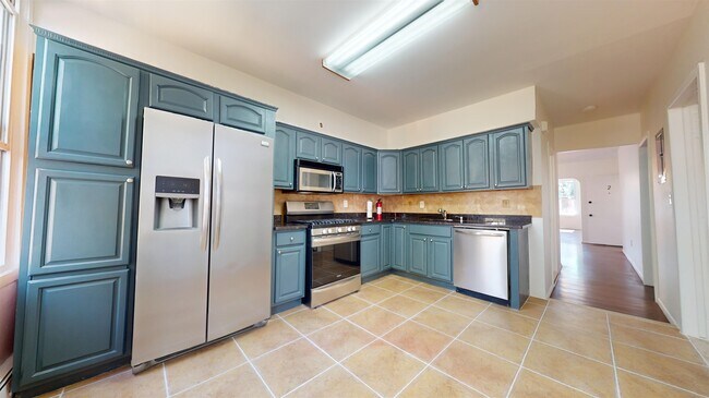 Building Photo - 328 49th St