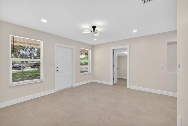 Building Photo - 2609 Richard Rd
