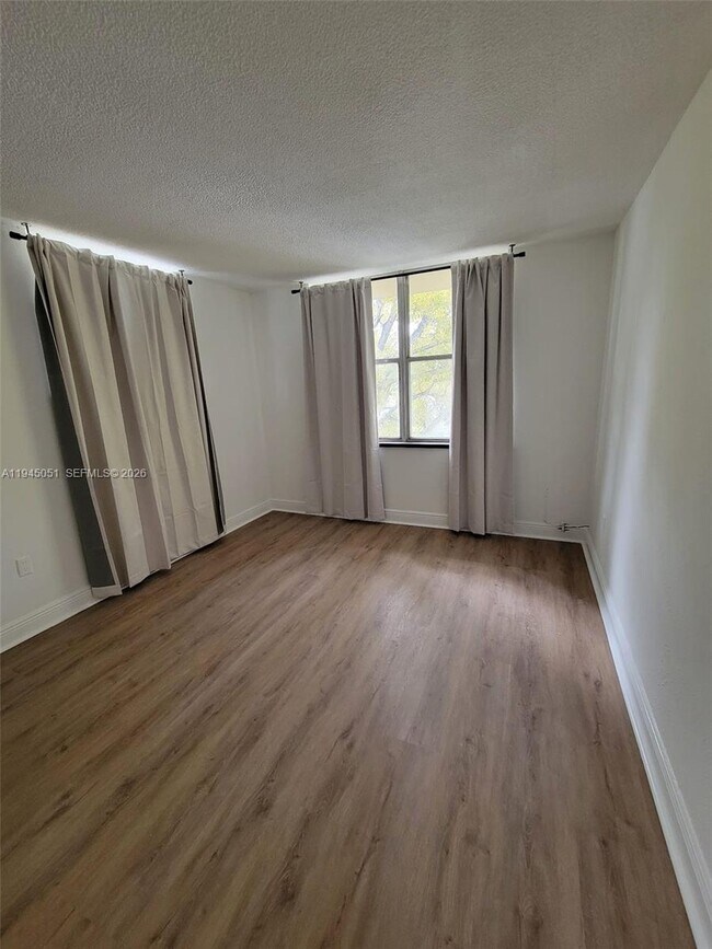 Building Photo - 1800 Sans Souci Blvd