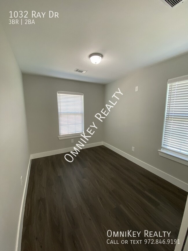 Building Photo - 1032 Ray Dr