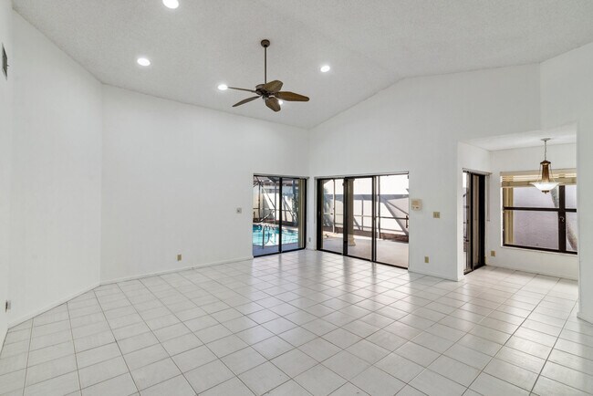 Building Photo - 7842 Villa Nova Dr N