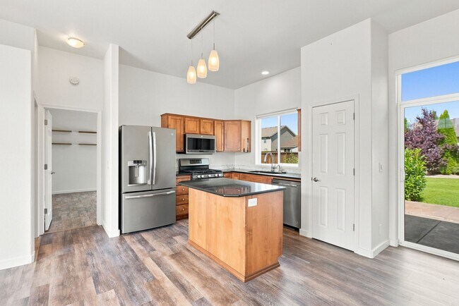 Building Photo - 3389 W Pescador Dr