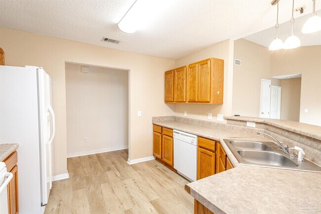 Building Photo - 10719 Crosscut Dr