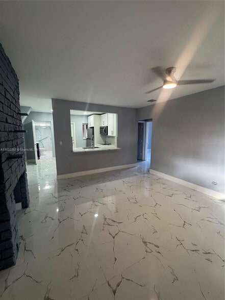 Building Photo - 1171 NE 161st Ter