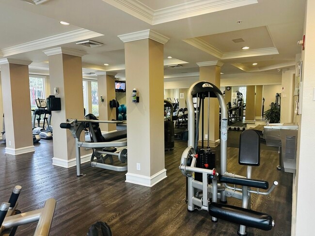 Building Photo - 533 NE 3rd Ave