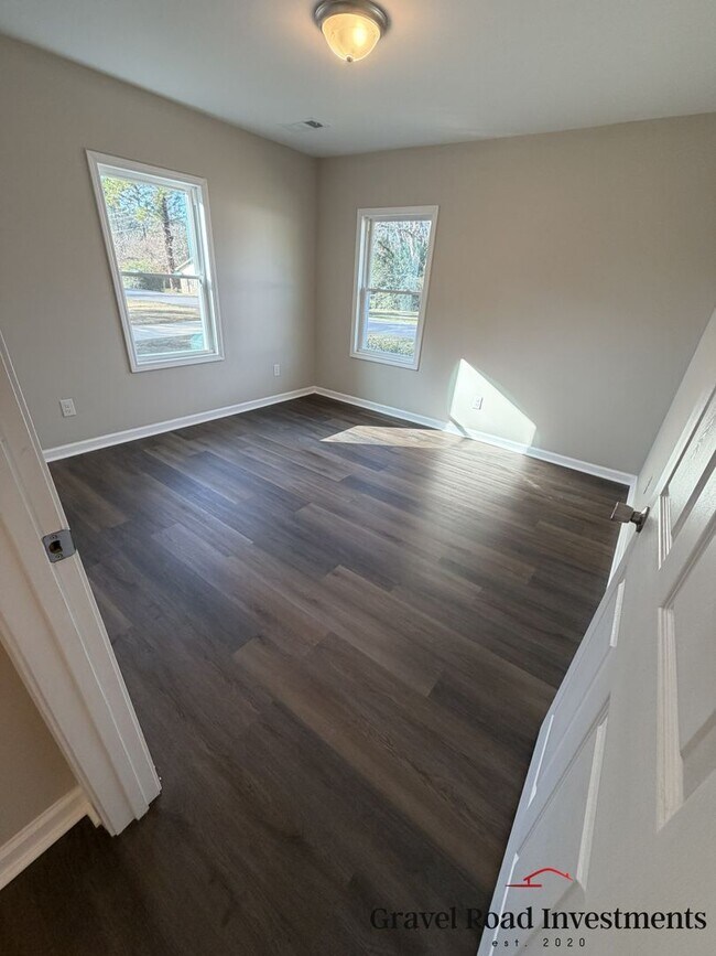 Building Photo - Cozy 3 Bedroom