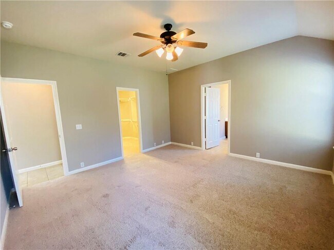 Building Photo - 561 Golden Creek Dr