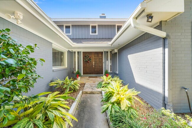 Building Photo - 2913 Beluche Dr