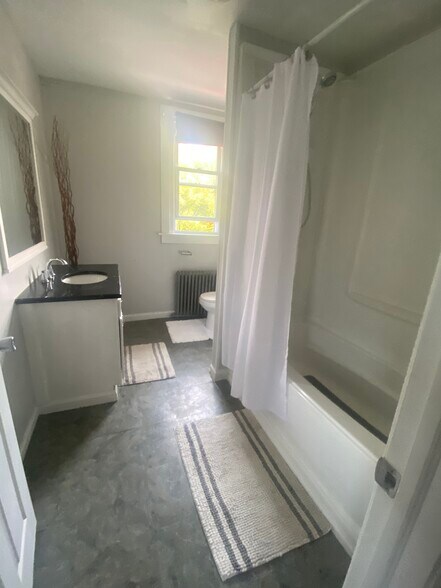 Building Photo - 117 Karrs Ln