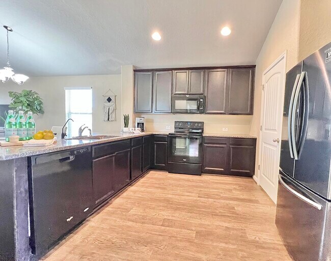 Building Photo - 11235 Silver Rose