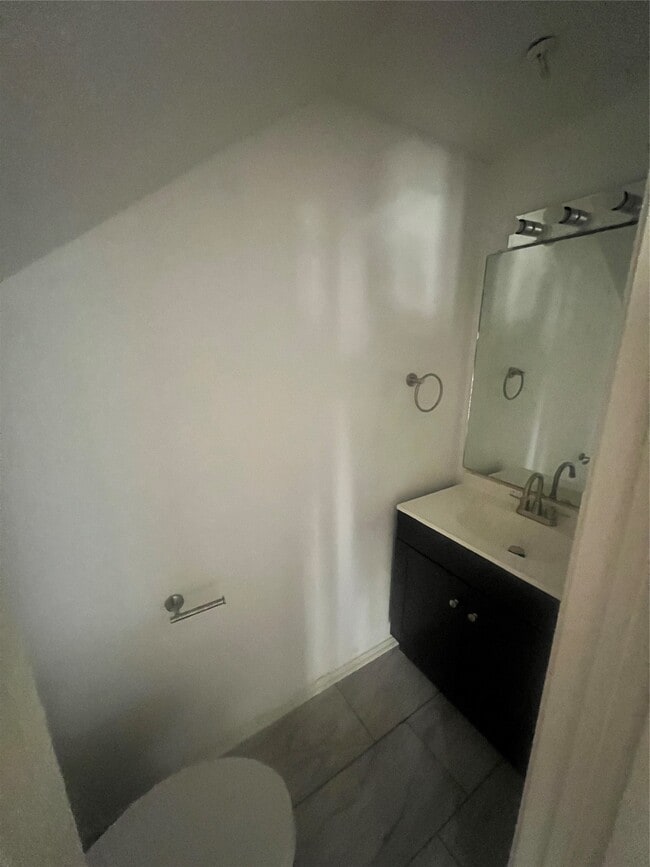 Building Photo - 5670 Birchmont Dr