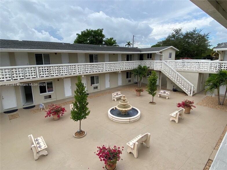 Building Photo - 1100 SW 36th Ct