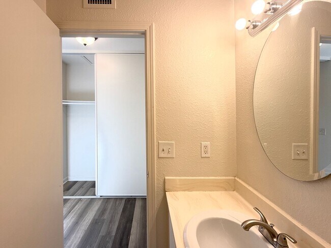 Building Photo - NO HOA! 4-Bedroom Single-Story Home in Henderson – Pets Welcome!