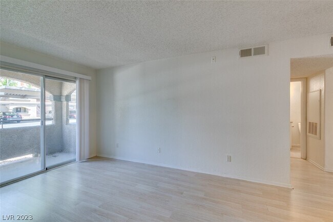 Building Photo - 221 Mission Newport Ln