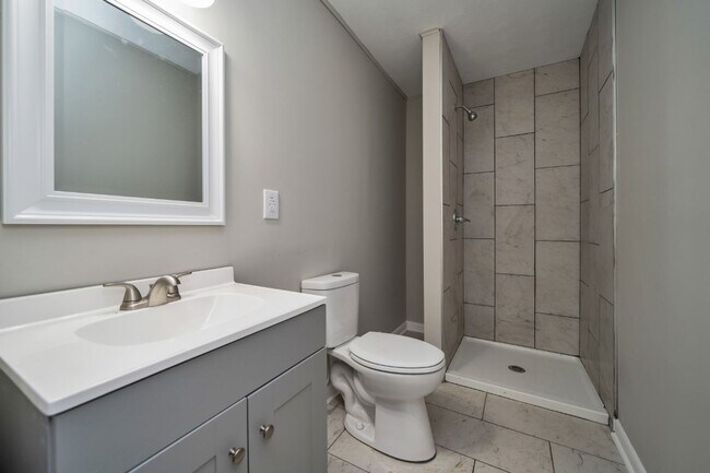 Building Photo - Now Accepting Section 8! Get $500 OFF Your First Month's Rent!