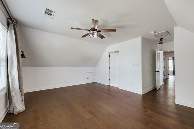 Building Photo - 499 Little Oak St